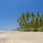 Tiara Fiesta Beach Cottages Morjim